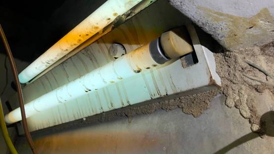 白蟻特寫照片，居家常見的害蟲
白蟻咬食木材，家具受損情況
專業技師施作白蟻防治藥劑
白蟻防治藥劑注射施工實拍
白蟻餌劑安裝照片，高雄白蟻防治案例
白蟻蛀蝕地板的實際案例
系統櫃被白蟻啃蝕，高雄仁武案例
裝潢木作遭白蟻破壞，專業防治需求
